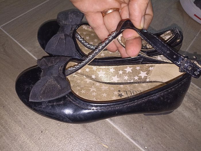 sandales noires taille 28