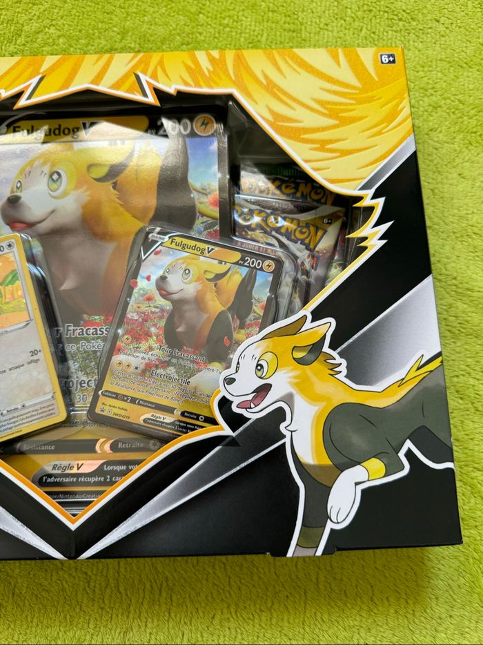 Coffret Pokémon Fulgudog V 4 boosters Neuf et scellé - photo numéro 3