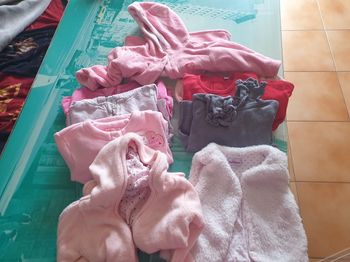 Lot de pulls et gilets fille 6 mois