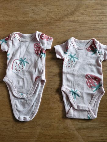 2 bodys manches courtes 1 mois