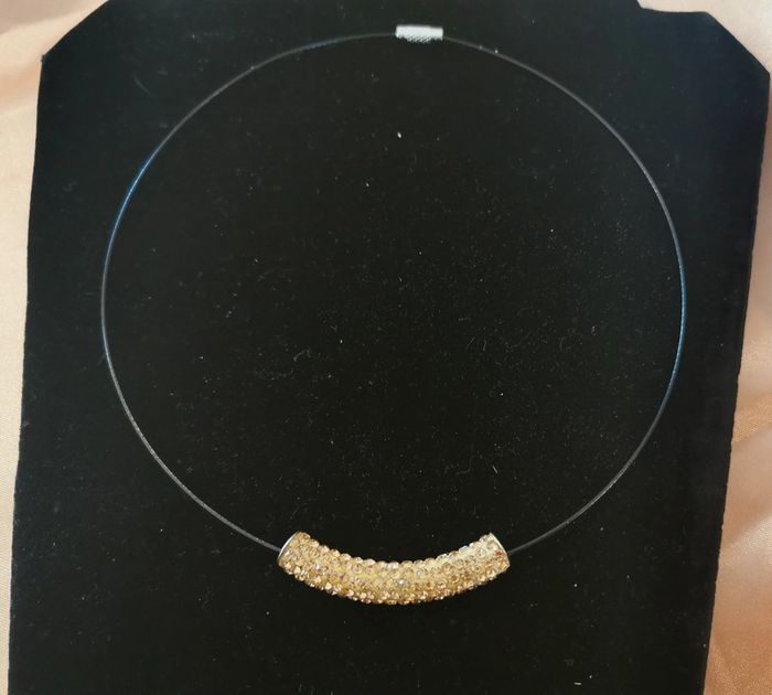 Collier. Doré. Noir - photo numéro 4