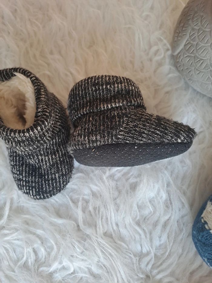 Chaussons bébé / bottines 0/6 mois - photo numéro 5