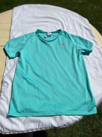 T shirt quechua 12-13 ans