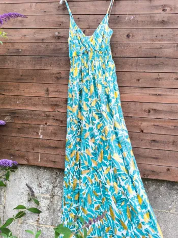 Robe longue imprimée tropicale verte et dorée été taille 40/42
