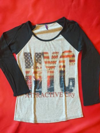 T-shirt  NYC col rond gris et noir taille 12 ans