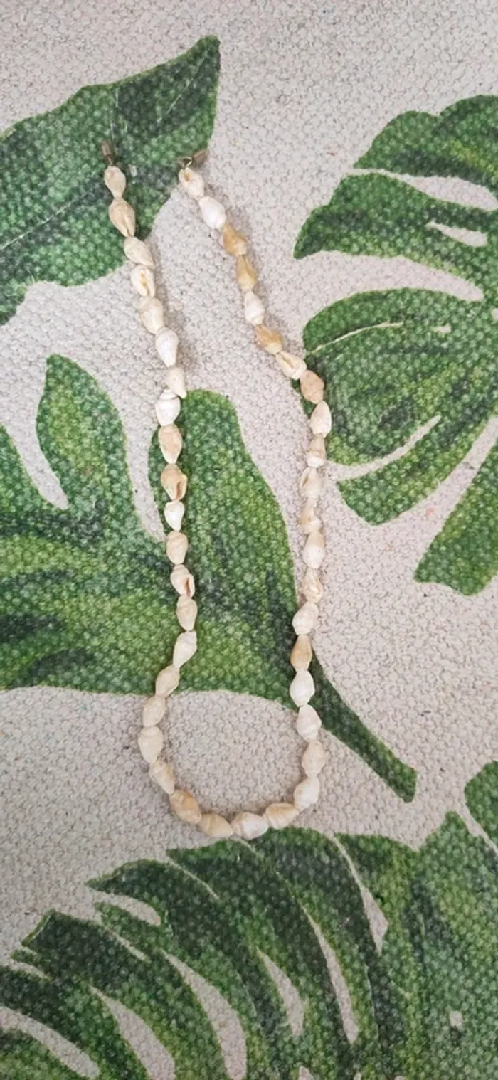 Collier en petits coquillages - photo numéro 3