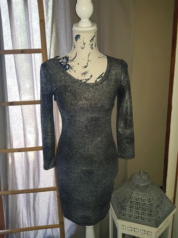 Robe moulante effet peau de serpent argenté