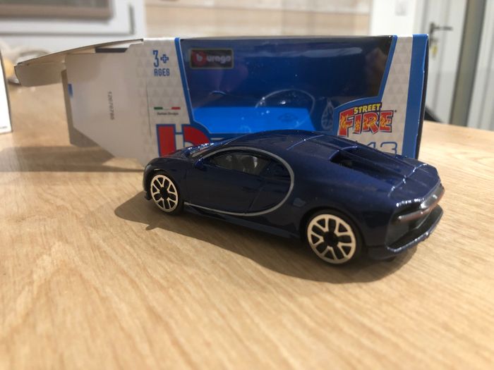 Miniature burago bugatti Chiron bleu 1/43 - photo numéro 2