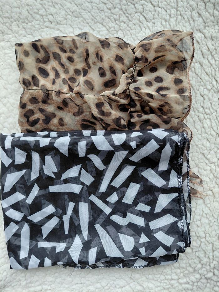 Lot 2 foulards
