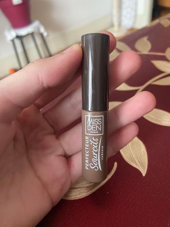 Mascara sourcils Miss Den Paris