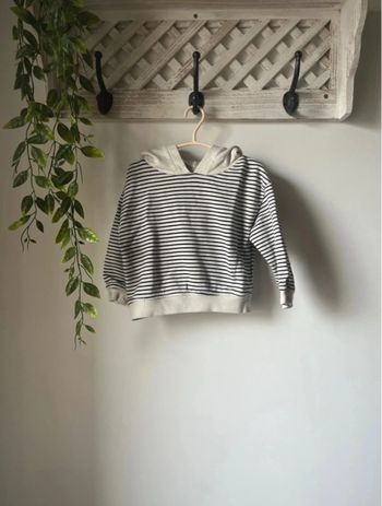 Sweat-shirt à capuche en 18 mois