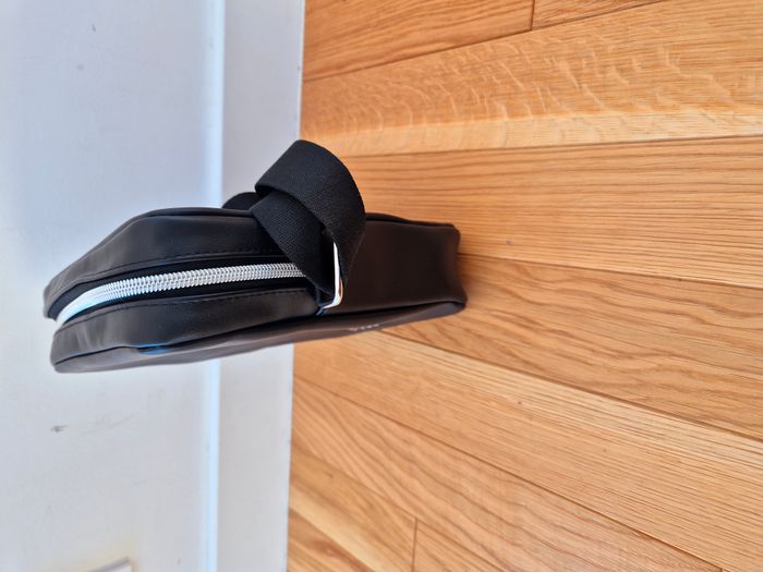 Grande Sacoche "Hugo Boss" noir neuve sous blister. - photo numéro 7