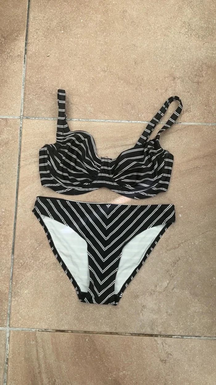 Bikini noir double rayé blanc T38 (n°6)