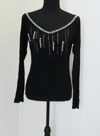 Très joli haut manches longues LC&G avec strass et perles nacrées