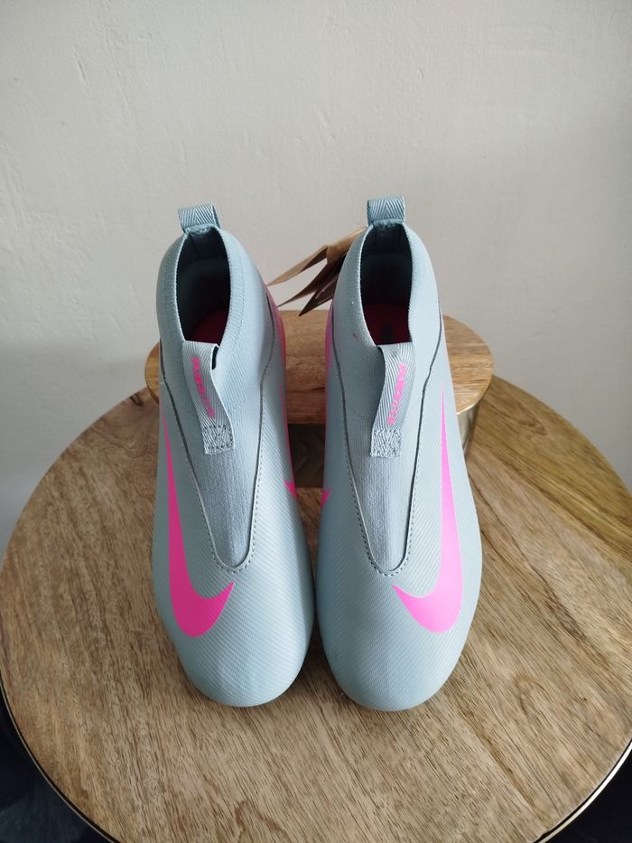 Crampons Nike T 35 - photo numéro 2