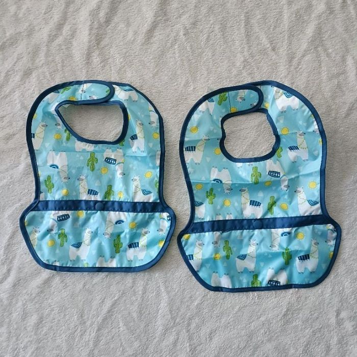 2 bavoirs green sprouts en 9/18 mois