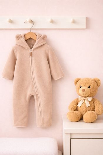 Combinaison h&m Très bon état  Taille 6/9 mois 12  74 cm                 #bébéfille  #bebegarcon #naissance #naissancegarcon #nourrisson #maternité #sacfemme #grossesse #ensemblebebe #prixnegociable #prixlots #chauffebiberon #éveil #eveilbebe #jouetenfant