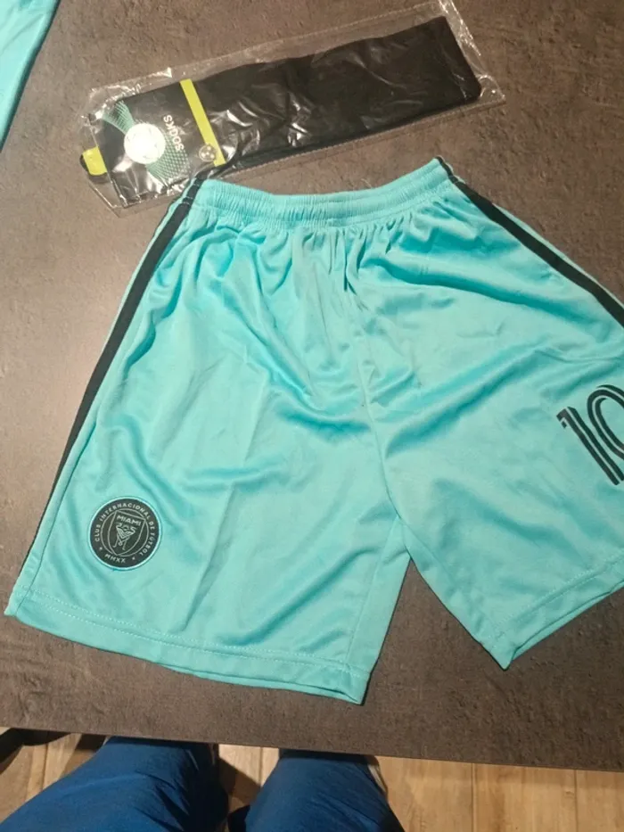 Tenue foot Léo Messi Inter Miami bleu. T.28 - photo numéro 3