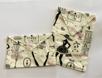 Pochettes à savon, brosse à dent et dentifrice