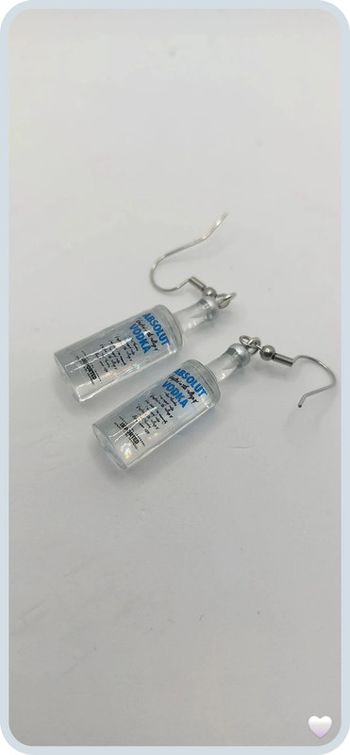 magnifique paire de boucles d oreilles absolut vodka