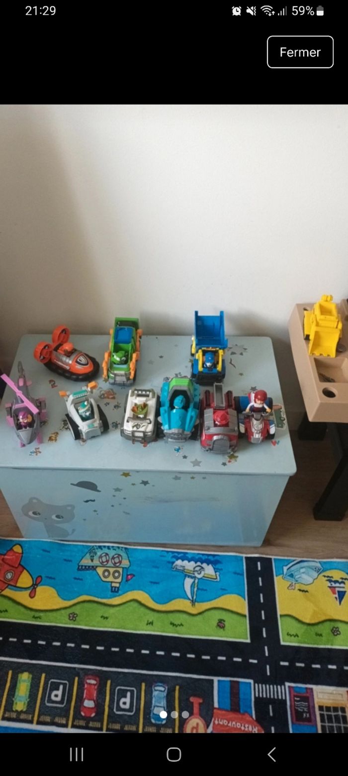 10 véhicules et personnages pat patrouille