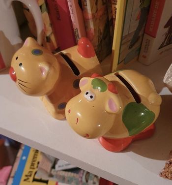Lot de 2 tirelires jaunes chat et vache