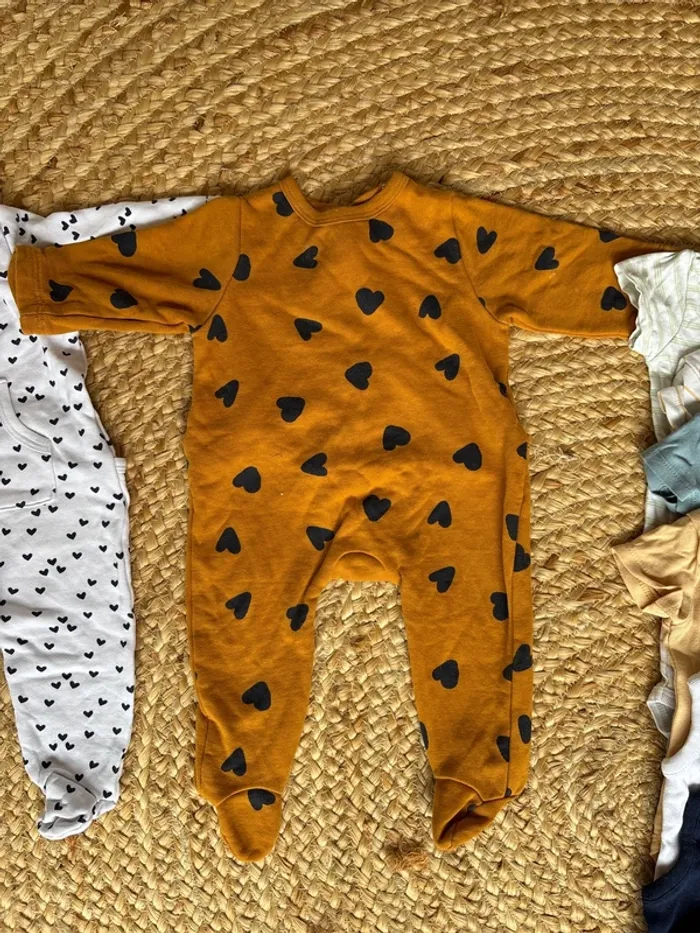 Lot de bodies et pyjamas - 3 mois - excellent état - photo numéro 7