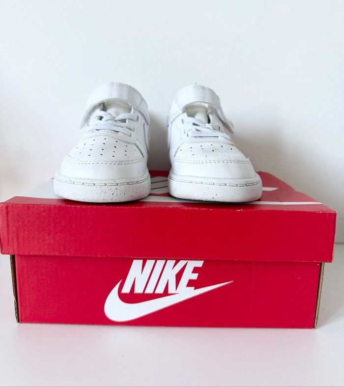 Baskets Sneakers Nike - Taille  26  - parfait état - photo numéro 4