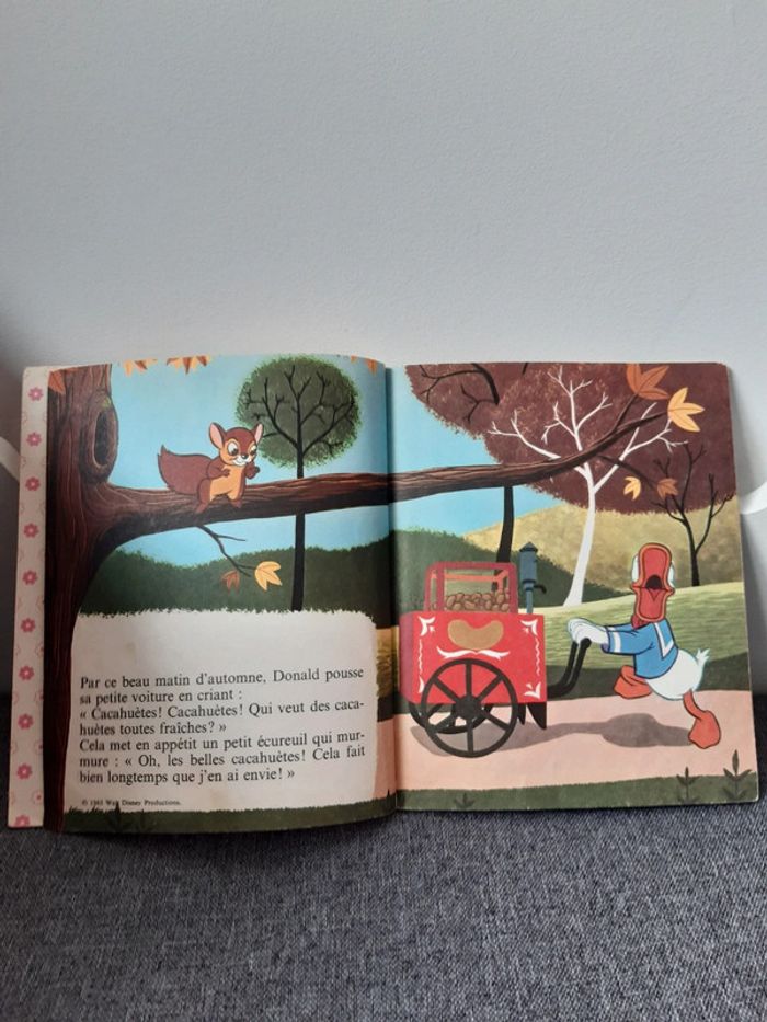 Livre vintage Walt Disney : Les albums roses : Donald et l'écureuil volant - photo numéro 4