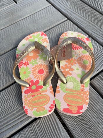 Tongs Havaianas à fleurs pointure 31/32 neuves 
