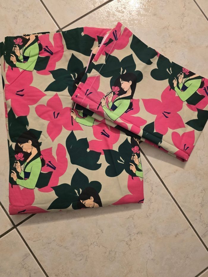 Neuve (non portée) 🩷⚘️👌👌housse de couette reversible et taie d oreiller disney  MULAN fille (1 place).🩷⚘️👌👌 - photo numéro 2
