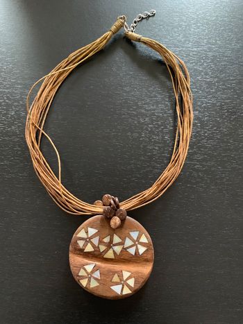 Collier neuf sans étiquette