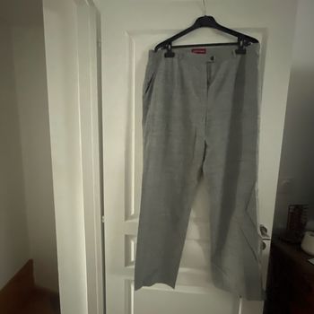 Lot de quatre pantalons