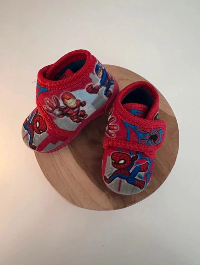 Chaussons marvel 19