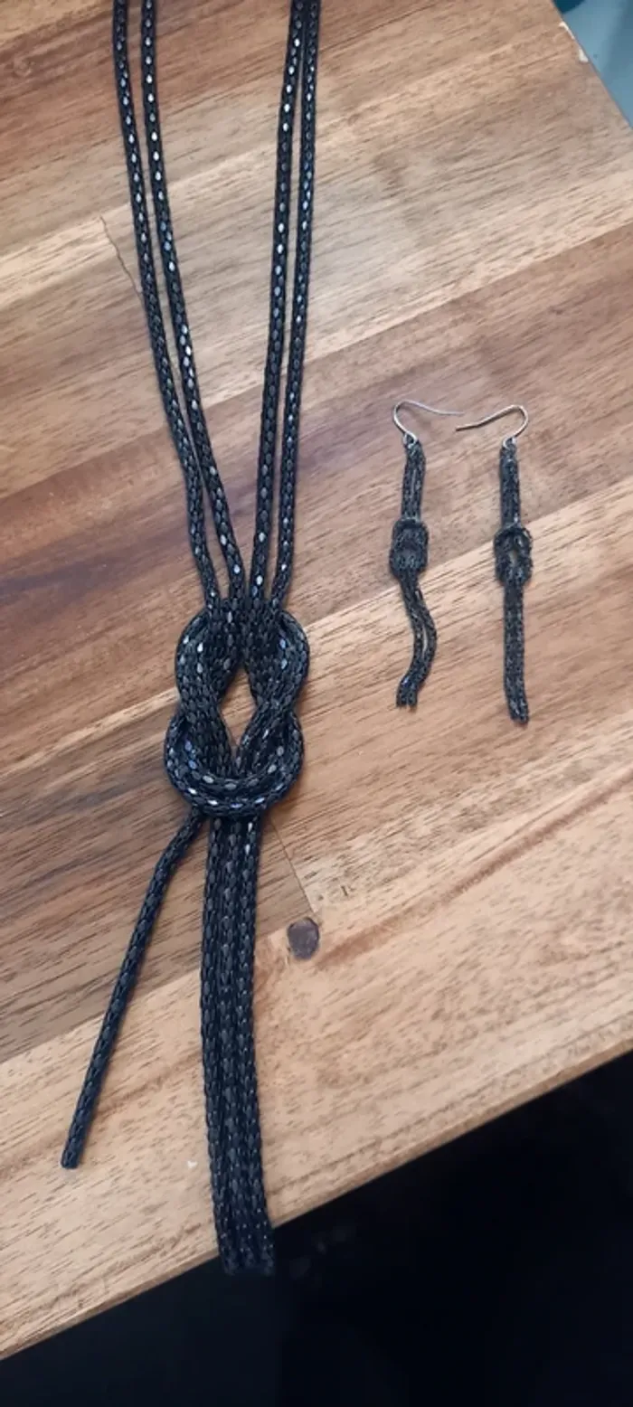 Collier et boucles d'oreilles - photo numéro 2