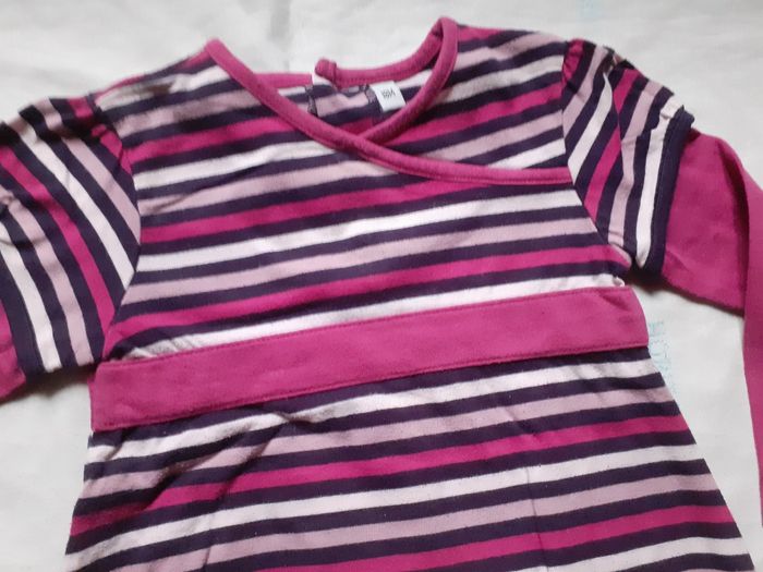 Ensemble tunique rayé framboise, noir, blanc et rose et legging noir - photo numéro 2