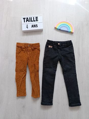Lot 2 pantalons taille 4ans