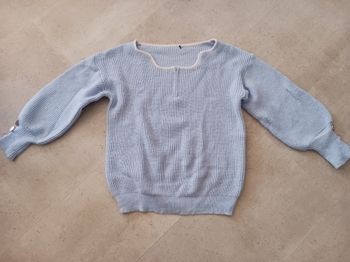 pull bleu ciel et blanc