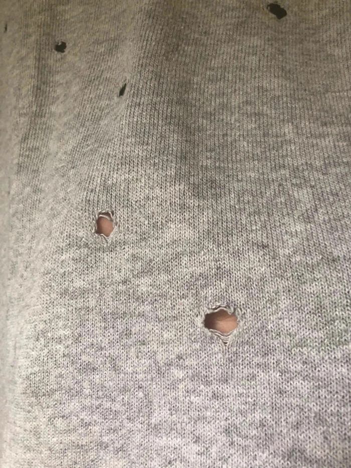 Pull gris col v trous Chantal B - photo numéro 3