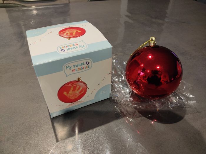 Boule de Noël Rouge à personnaliser