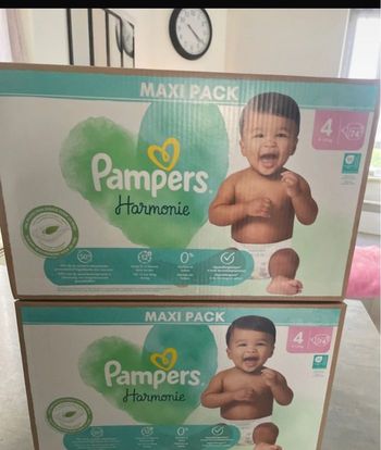 Lots 2 paquets de couches 148 couches total Pampers taille 4 harmonie 