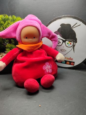 Doudou lutin corolle Mademoiselle Grenadine rouge rose orange bonnet  fleur écharpe grelot
