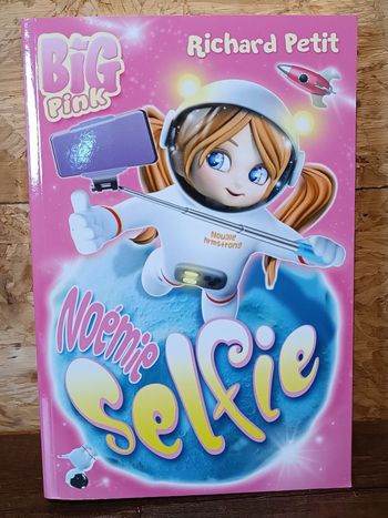 Livre "Noémie selfie"