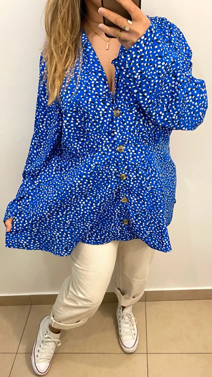 Jolie Blouse Imprimée Avec Des Boutons Taille 52 - photo numéro 2