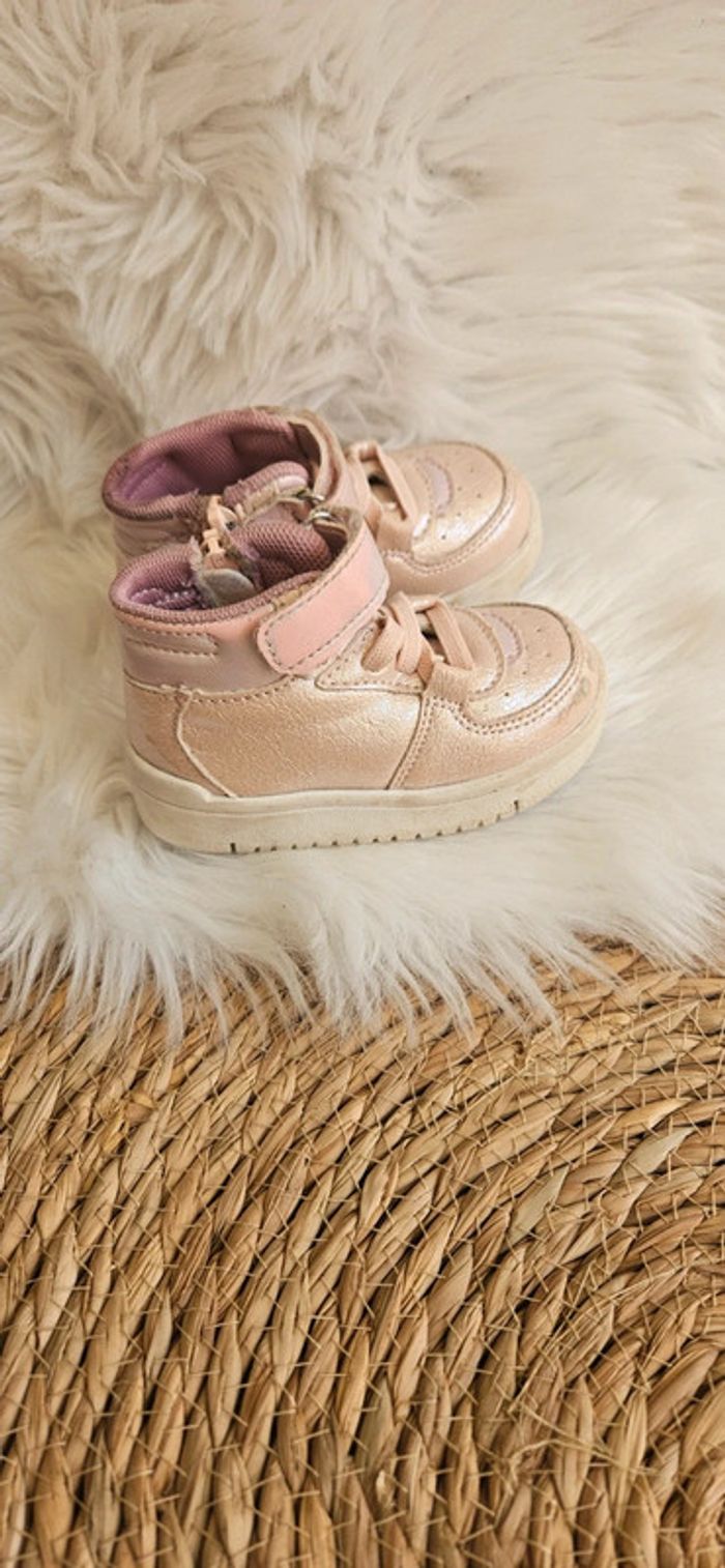 Paire de basket montante taille 19