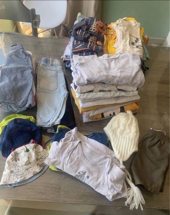 Lot vêtements garçons 12/18mois . 48 pieces