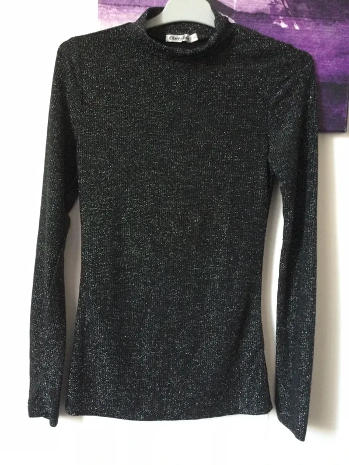 Haut noir brillant T38
