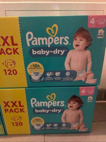 Couches Pampers taille 4