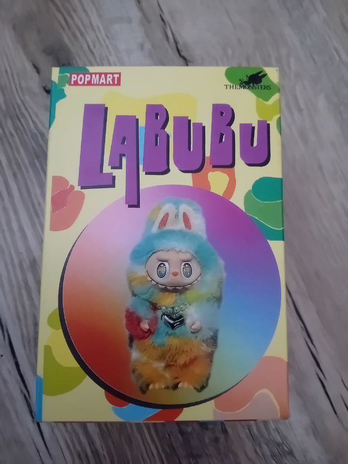 Peluche Labubu avec bijoux