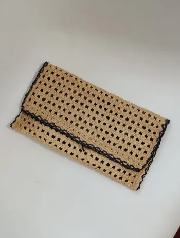 Pochette vintage rectangulaire en raphia